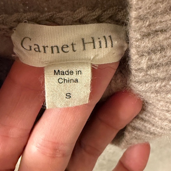 100% Cashmere Sweater with Wooden Button. - Picture 2 of 3